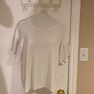 White Tshirt with pleated sleeves